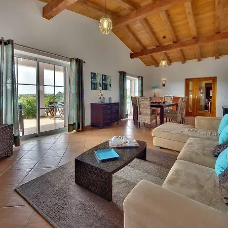 Вилла Monte De Madrinha *